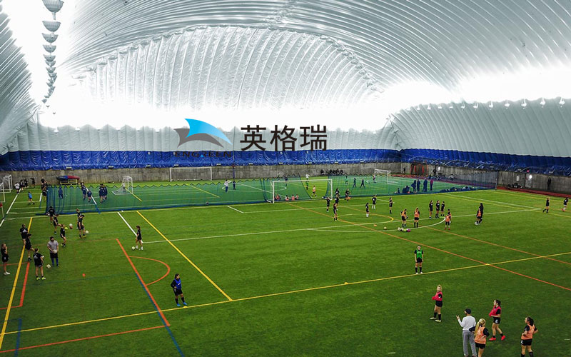 選擇充氣膜結構建造足球場有哪些優(yōu)勢？
