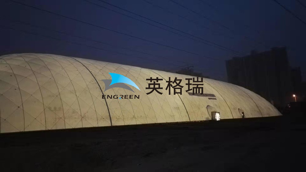 大跨度充氣膜應用于土壤修復產(chǎn)業(yè)，對污染土壤區(qū)域進行覆蓋