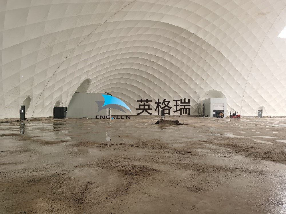 氣膜倉庫內(nèi)部空間無礙，大型機(jī)械可自由運(yùn)行，空間利用率高